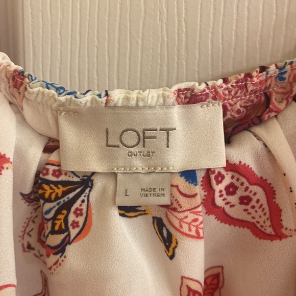 NWOT.  Loft outlet chiffon tank top. - Picture 4 of 6